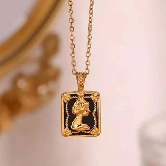 Jewelry - NEW ELIZABETH 18K GOLD PENDANT NECKLACE, NICE NECKLACE, CUTE NECKLACE